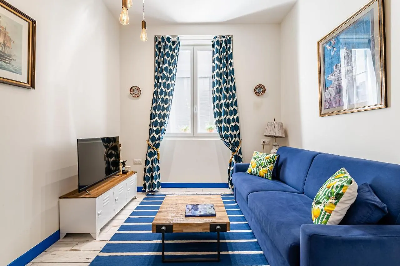 Studio Travel 24M2, 120M Vieux-Port ,Clim , Wifi ,Acces Autonome Avec Code Marseille 0*,  France